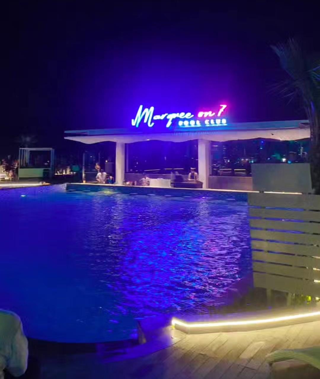 Pentacity Hotel Hadirkan Pool Club Pertama di Balikpapan