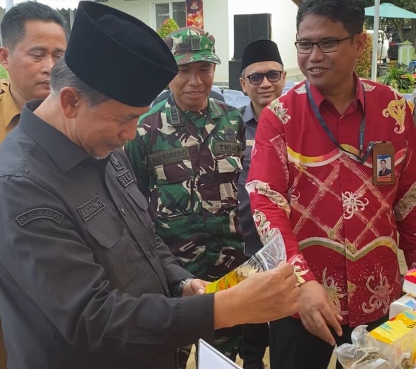 Pastikan Takaran Minyak Goreng Sesuai, Sekda Kukar Tinjau Langsung GPM di Tenggarong