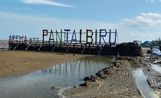 Pemdes Kersik Kembangkan Pantai Biru, Siapkan Pusat UMKM dan Kelola dengan Sistem Bagi Hasil