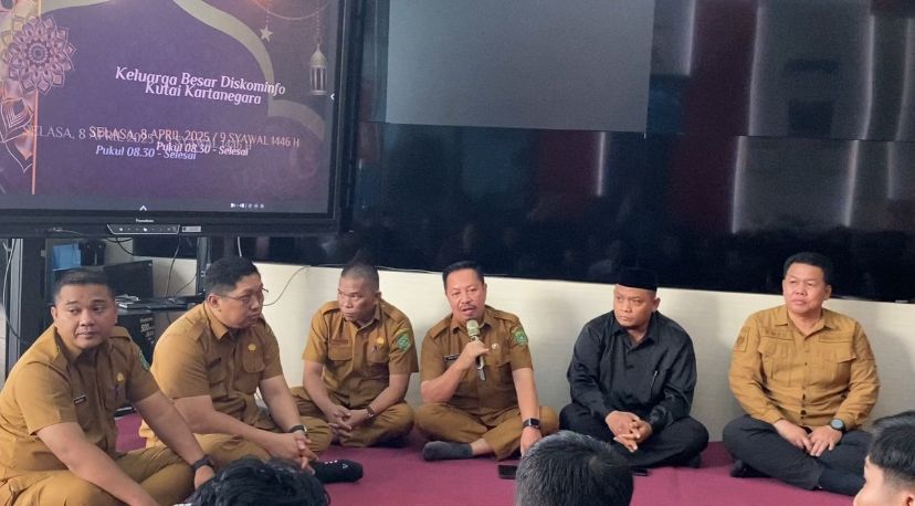 Diskominfo Kukar Awali Hari Pertama Kerja dengan Halal Bihalal dan Donor Darah