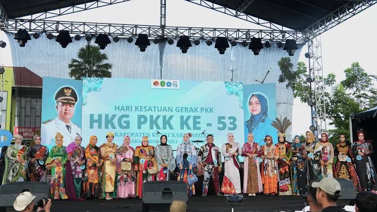 Salambar Kain Jelujur dan Olahan Pisang Jadi Sorotan, PKK Samboja Barat Tampil Inovatif di HKG ke-53 Kukar
