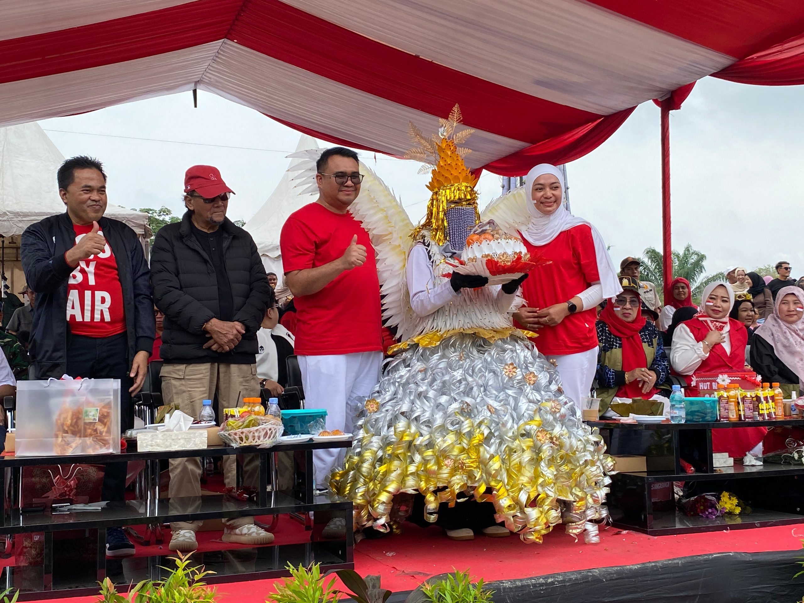 Loa Janan Angkat Tema Daur Ulang dan Ketahanan Pangan di Pawai Pembangunan Kukar